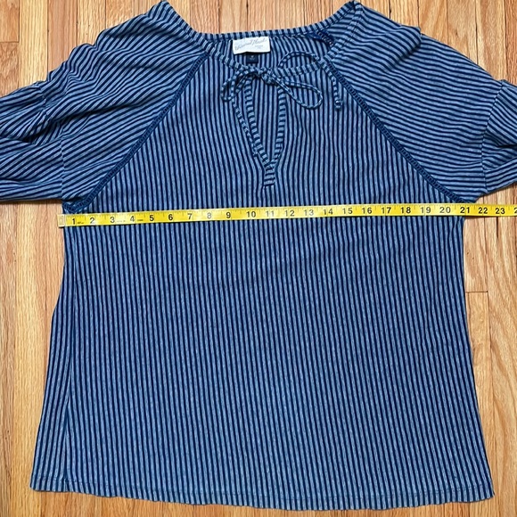 Universal Thread Striped Top - Picture 6 of 7